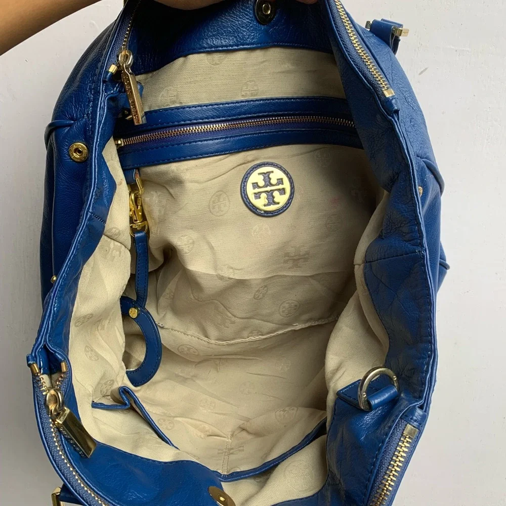 Tory Burch Amanda hobo bag - Picture 9 of 13